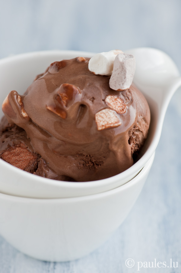 Cremiges Schokoladen Marshmallow Eis
